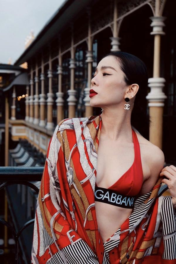 Trên trang cá nhân, Lệ Quyên vừa đăng loạt ảnh cô mặc bikini khoe body vạn người mê trong một chuyến nghỉ dưỡng ở Sa Pa.