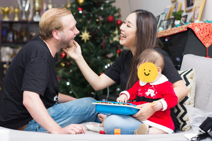 Ông xã của Ngô Phương Lan thường xuyên vào bếp nấu ăn cho gia đình và giúp vợ chăm con.