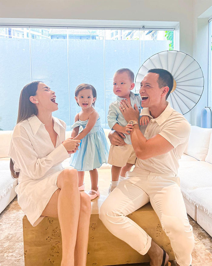 Gia đình Hồ Ngọc Hà - Kim Lý viên mãn hơn khi có sự xuất hiện của hai bé Lisa, Leon.