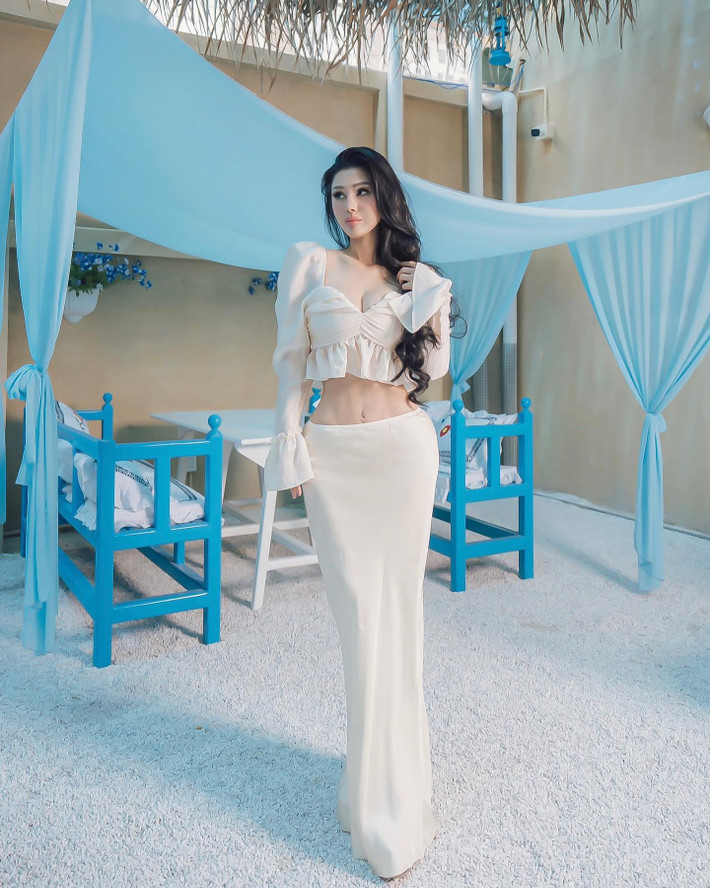Maria Đinh Phương Ánh từng là một ca sĩ, diễn viên được khán giả yêu mến. Người đẹp còn từng được biết đến là một trong những giai nhân của nhạc sĩ Hà Dũng.