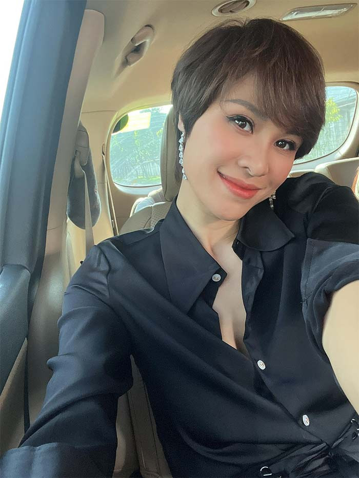 Tiếng Anh lưu loát, hoạt ngôn là những yếu tố giúp Phương Mai nhanh chóng thăng tiến trong nghề và được giao dẫn những chương trình quy mô lớn.
