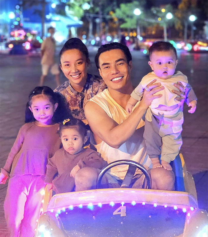Sau nhiều năm cố gắng, nam diễn viên hài Lê Dương Bảo Lâm đã có mọi thứ trong tay, sự nghiệp thăng tiến, gia đình hạnh phúc cùng vợ và ba con.