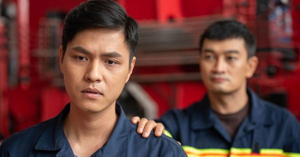 Trong phim truyền hình "Lửa ấm" lấy đề tài về các chiến sĩ phòng cháy chữa cháy, nhân vật anh lính cứu hỏa tên Tiến của Tô Dũng từng lấy nhiều nước mắt của khán giả. Ảnh: NSX.