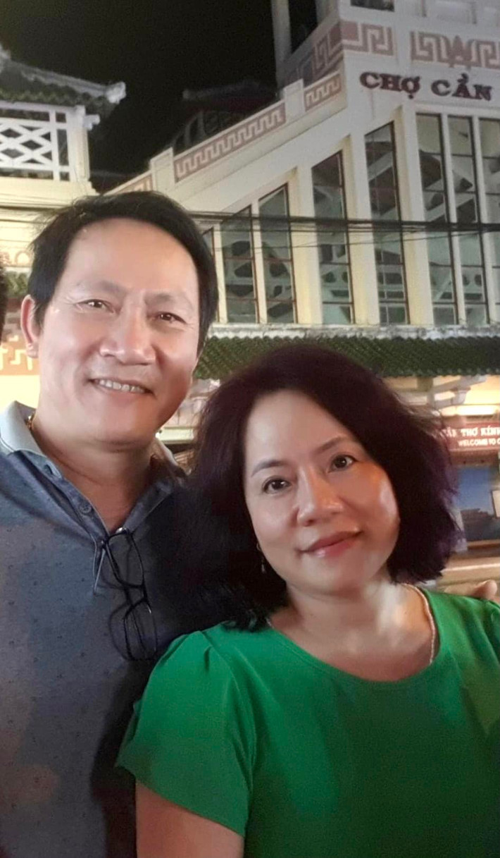 Vào vai ông bố đơn thân khắc khổ trong phim, ngoài đời, nhân vật Lưu của "cuộc đời vẫn đẹp sao" có cuộc sống hạnh phúc bên vợ và 4 con ở tuổi U60.