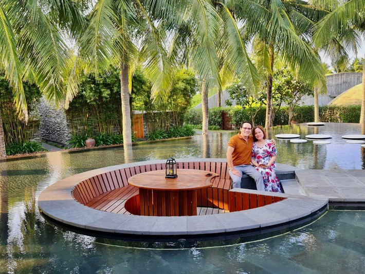 Trong ngày sinh nhật vợ, anh không ngại bày tỏ: "Chúc mừng sinh nhật vợ yêu quý của tôi, mẹ Việt Nam anh hùng của các con tôi".