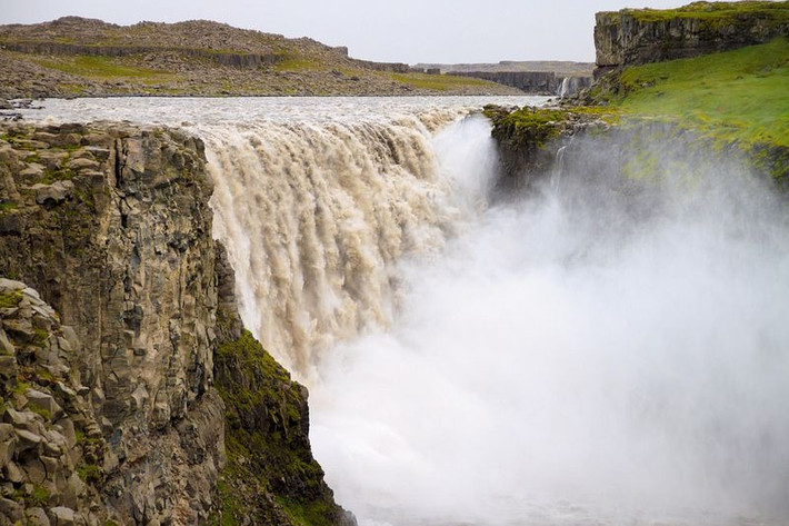 Detiffos là thác nước trong Công viên Quốc gia Jökulsárgljúfur ở Đông Bắc Iceland. Thác rộng 100 m và 44 thác nhỏ trong hẻm núi Jökulsárgljúfur. Đây cũng là ngọn thác lớn nhất ở châu Âu.