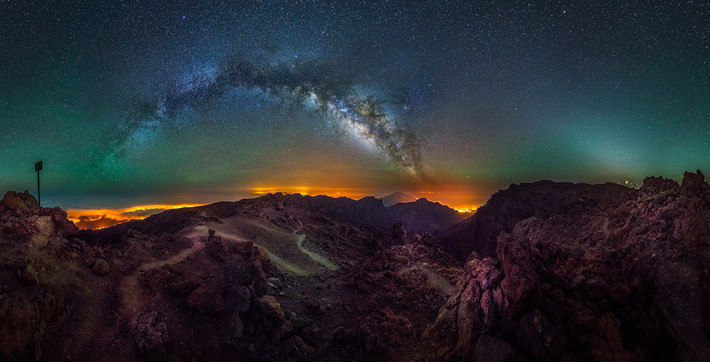 Lọt top những bức ảnh thiên văn đẹp nhất đầu năm 2016 là hình ảnh chụp thiên hà Milky Way trên bầu trời Vườn quốc gia Taburiente de Caldera ở La Palma, Tây Ban Nha. Ảnh của Javier Martinez Moran.