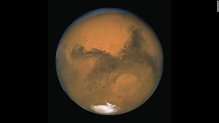 Hubble đã cho chúng ta biết thêm về ông hàng xóm “sao Hỏa”. Bức ảnh này được chụp vào năm 2003 khi kính viễn vọng tiếp cận sao Hỏa ở cự ly 249 triệu dặm tính từ Trái đất.