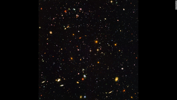 Hubble Ultra-Deep Field là một khu vườn ươm thiên hà khổng lồ, lưu trữ hơn 10 000 thiên hà, trong ảnh là 5500 thiên hà được chụp lại.