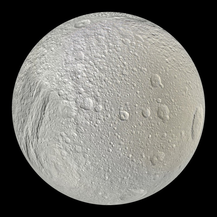 2. Thú vị về chu kỳ quỹ đạo. Tethys quanh quanh sao Thổ với quỹ đạo dài 294.672 km, với khoảng cách tiếp cận gần nhất vào khoảng 294.643 km và xa nhất khoảng 294.701 km cùng một độ lệch tâm 0.0001. Nguồn ảnh: Google.