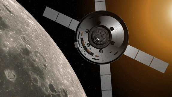Tàu vũ trụ Orion của NASA bay gần Mặt trời.