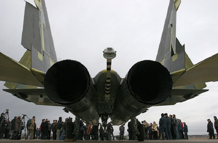 Hình ảnh nhìn từ phía sau của một chiếc tiêm kích hạm MiG-29, dòng máy bay chiến đấu chủ lực của lực lượng không quân Hải quân Nga.