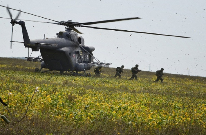 Trực thăng vận tải đa năng Mi-17 của Quân đội Nga trong cuộc tập trận quân sự Vostok-2014.