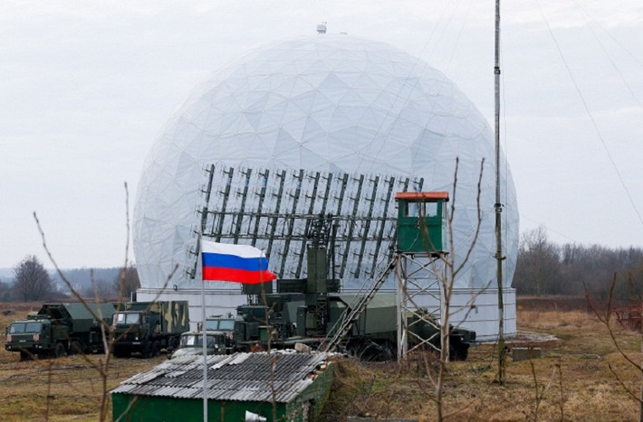 Hệ thống radar cảnh giới đặt trong mái vòm của lực lượng phòng không thuộc Hạm đội Baltic.