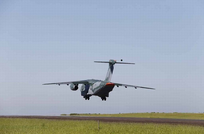 Bên cạnh đó, các đối tác khác của chương trình KC-390 là Argentina, Cộng hòa Séc và Bồ Đào Nha cũng đã bắt đầu quá trình đàm phán với Embraer để tiến tới việc mua loại máy bay vận tải thế hệ mới này.