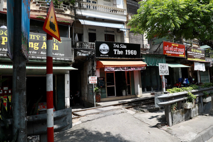 Để sớm đảm bảo ATGT tại 297 lối đi tự mở này, Tổng công ty Đường sắt Việt Nam đề nghị Bộ GTVT kiến nghị Thủ tướng Chính phủ ưu tiên bố trí nguồn vốn ngân sách nhà nước để đơn vị hoàn thành việc nâng cấp, cải tạo, lắp đặt thiết bị tín hiệu tại 297 lối đi tự mở thành đường ngang. Tổng kinh phí thực hiện dự kiến là 750 tỉ đồng.