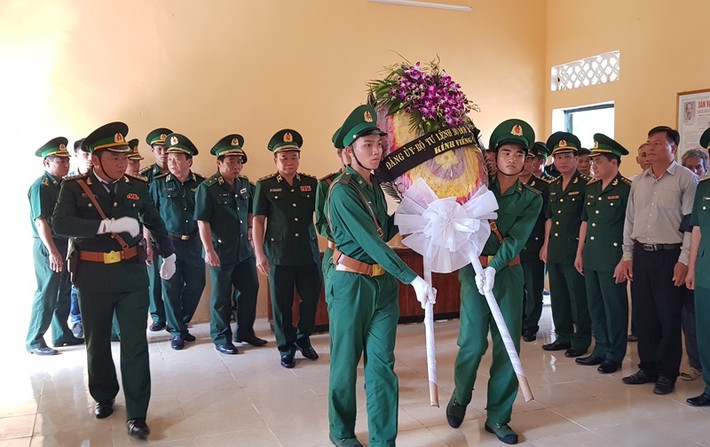 Khi đến khu vực Km131 thuộc bản Đục, tổ công tác phát hiện 1 người đàn ông mang theo túi vải đi từ mốc biên giới 358 có nhiều biểu hiện nghi vấn. Ngay lập tức, tổ công tác yêu cầu dừng kiểm tra.