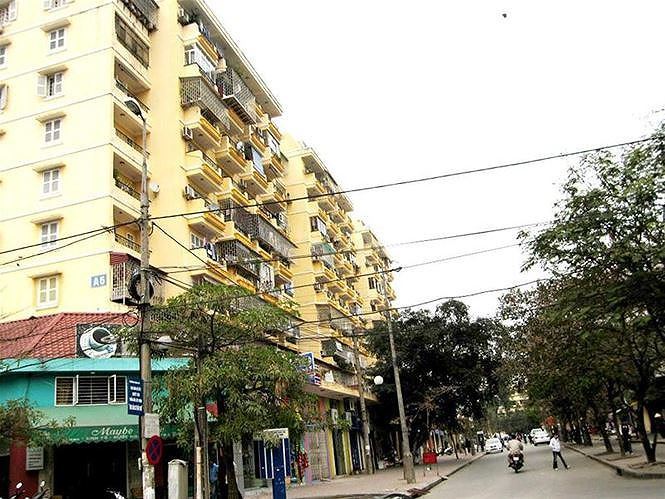 Chung cư A6 Giảng Võ nằm vị trí đắc địa của quận Ba Đình ngay trở nên nhếch nhác và mất an toàn bởi hệ thống "chuồng cọp" đua nhau mọc lên.
