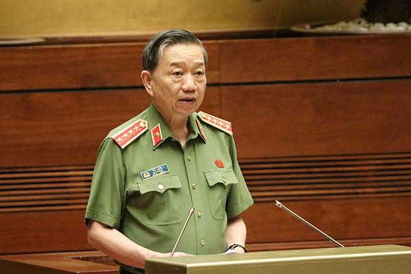 Trả lời chất vấn của đại biểu Lưu Bình Nhưỡng về xử lý trách nhiệm công an cơ sở khi để các vụ án ma túy, hình sự nguy hiểm xảy ra, Bộ trưởng Tô Lâm thông tin vừa qua đã thay thể, ký luật GĐ CA tỉnh để tội phạm gia tăng.