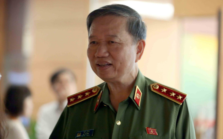 Trả lời câu hỏi chất vấn tại Kỳ họp thứ 7 - Quốc hội XIV về nạn buôn bán ma túy bùng phát từ đầu năm tới nay. Bộ trưởng Công an Tô Lâm cho rằng tội phạm ma tuý là "tội phạm của các loại tội phạm . Mỗi bánh heroin lọt vào Việt Nam thì 10 gia đình có người đi tù, vi phạm pháp luật". Tuy nhiên theo người đứng đầu Bộ Công an, có thể yên tâm vì tình hình hiện tại đã được dự báo trước.