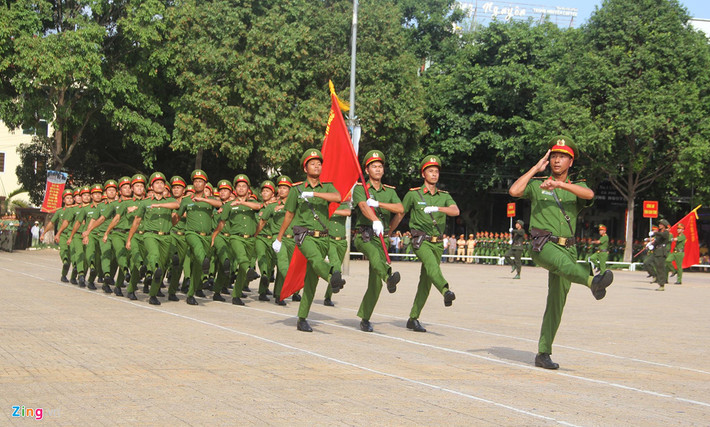 Hội thao gồm các phần thi điều lệnh, bắn súng và võ thuật CAND. Để chuẩn bị cho hội thi, công an các tỉnh tham gia phải tập luyện trong nhiều tháng. Trong ảnh, Đội điều lệnh của Công an tỉnh Đắk Lắk.