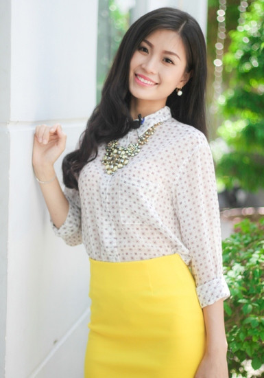 Cũng giống như Hoàng Anh, Diễm Trang – Á hậu Việt Nam 2014 đi theo phong cách thanh lịch và khá 'kín cổng cao tường' sau khi đăng quang.