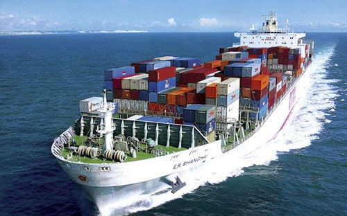 Ngoài ra, các vụ trôi dạt trên biển và các mảnh vỡ bị vứt từ tàu cũng ngày càng gia tăng; chỉ trong năm nay, khoảng 3.000 container đã rơi xuống biển ở Thái Bình Dương. Đây là nơi rất nguy hiểm và ồn ào, người lái tàu ngầm thiếu kinh nghiệm hoặc bất cẩn và mệt mỏi, rất dễ mắc lỗi.