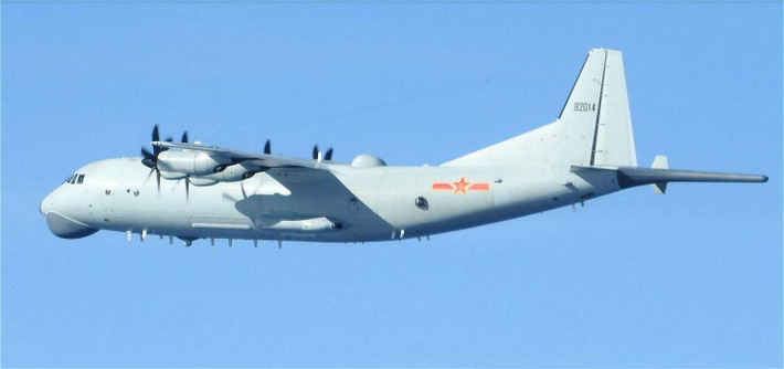 Hình ảnh chụp vệ tinh tháng 10/2020 cho thấy, hai máy bay tác chiến chống tàu ngầm KQ-200 trên nơi từng là sân đỗ máy bay dân dụng, với thiết bị dò tìm từ trường đặc biệt khác thường gắn ở đuôi, có thể nhìn thấy rõ ràng.