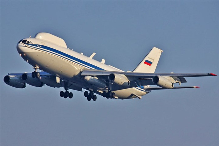 Nhưng đây cũng là một tín hiệu cảnh báo cho Kiev, nếu Ukraine tiếp tục tạo ra các hành động khiêu khích, thì sớm muộn gì một thế trận như vậy, sẽ thực sự xuất hiện ở biên giới Ukraine.