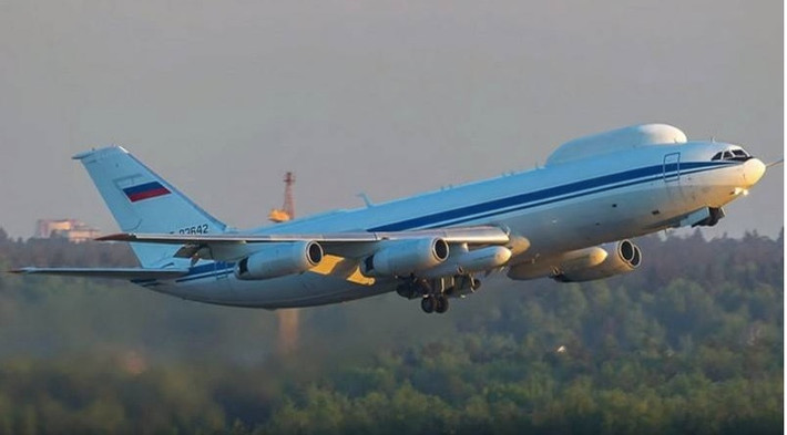 Máy bay Il-96-300PU của Nga, vốn được sử dụng để chỉ huy các lực lượng vũ trang Nga, trong trường hợp xảy ra xung đột hạt nhân hoặc kiểm soát các đơn vị lớn, đã bất ngờ xuất hiện tại biên giới Ukraine vào chiều nay.