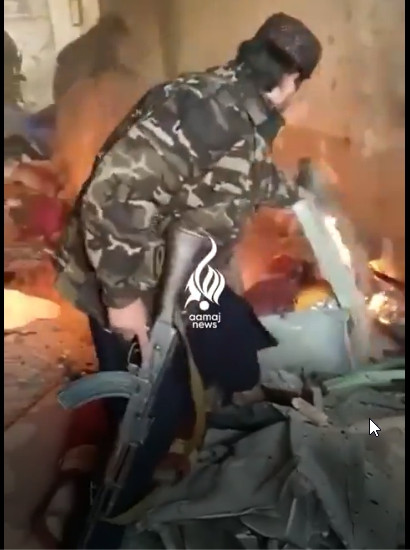 Trong cuộc tiến công này của Taliban, họ đã sử dụng vũ khí tên lửa hạng nặng, bằng chứng là nhiều bộ phận của một tên lửa không xác định đã phát nổ.