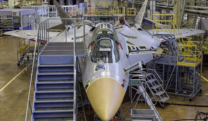 Tuy nhiên, các chuyên gia quốc phòng Mỹ cho rằng, Su-57 sẽ không sớm đạt được tiến bộ nào và khó có khả năng được đưa vào trang bị hoàn toàn theo kế hoạch trước năm 2027. Lý do kế hoạch có thể bị trì hoãn do chi phí vượt quá và các vấn đề liên quan đến nghiên cứu và phát triển (R&D).