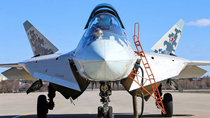 Nhưng thực tế họ không rõ có bao nhiêu chiếc (nếu có) Su-57, đã thực sự được chuyển giao vào năm 2021? Hãng thông tấn TASS cho biết, Lực lượng Hàng không Vũ trụ Nga sẽ nhận được 22 máy bay chiến đấu Su-57 vào cuối năm 2024 và 76 chiếc vào năm 2028.