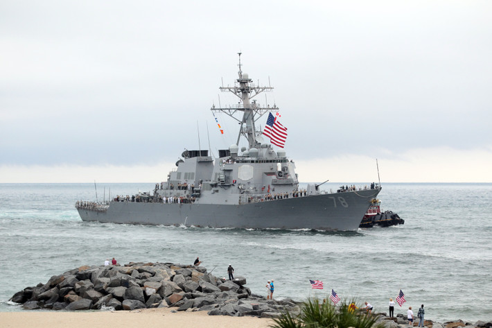Theo truyền thông Nga, khi tàu khu trục tên lửa USS Porter của Mỹ tiếp cận bờ biển Crimea và đi vào lãnh hải của Ukraine, thì một số tàu ngầm của Nga ở vùng biển Biển Đen, đã thực hiện động tác "phóng giả" một số tên lửa Calibre về phía tàu chiến Mỹ.