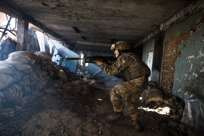 Vào tháng 7/2014, quân đội Ukraine đã tấn công các nhóm dân quân ly khai, kiểm soát các khu vực Luhansk và Donetsk do Nga hậu thuẫn. Lúc đầu, kế hoạch tiến quân của quân đội Ukraine đã tiến triển thuận lợi, cho đến khi các đơn vị kỹ thuật và đặc biệt của Nga được đưa vào chiến đấu.