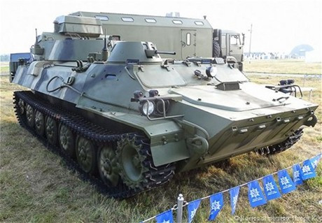 Radar SNAR-10 được bố trí trên xe bọc thép bánh xích MT-Lybia, kíp xe có 4 người ngồi. Chức năng chính của radar này là trinh sát phát hiện vị trí của pháo binh của đối phương; cung cấp thông tin vị trí tọa độ cho các đơn vị pháo binh ta để chế áp pháo binh đối phương.