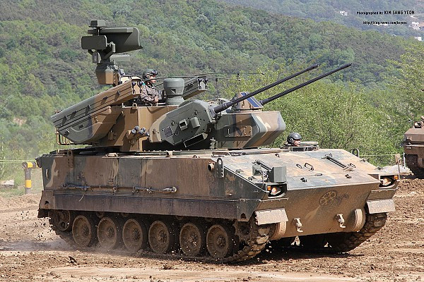 Pháo phòng không tự hành K30 Biho của Hàn Quốc (SPAAG) đã trở nên nổi tiếng trên thế giới, khi đánh bại hệ thống pháo, tên lửa Pantsir-S1 của Nga, luôn được quảng cáo rầm rộ; trong một hợp đồng lớn mua vũ khí lớn của Ấn Độ.