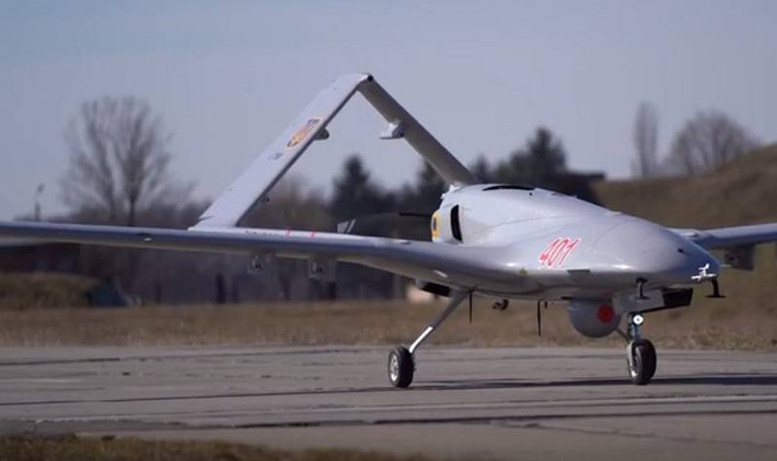 Những chiếc UAV TB2 đã ở lại khu vực xung đột tương đối dài, nhưng không có thông tin nào về vụ tấn công của những chiếc UAV này; có nguồn tin cho rằng, chiếc UAV đã bị can thiệp vào thiết bị điều khiển, nhưng những chiếc UAV này TB2 vẫn quay về được chỗ xuất phát.