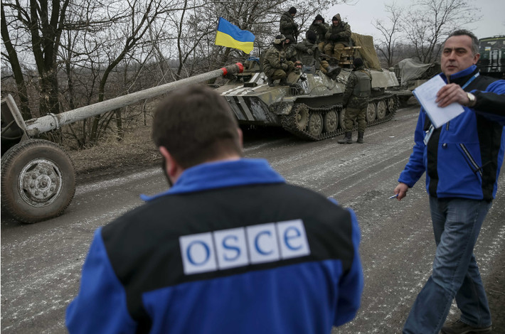 Các đại diện của OSCE không chỉ không chú ý đến những vi phạm nghiêm trọng thỏa thuận Minsk của quân đội Ukraine, mà còn không phản ánh sự thật về các vi phạm lệnh ngừng bắn; cũng như việc vận chuyển các thiết bị quân sự và pháo kích vào dân thường của Quân đội Ukraine.