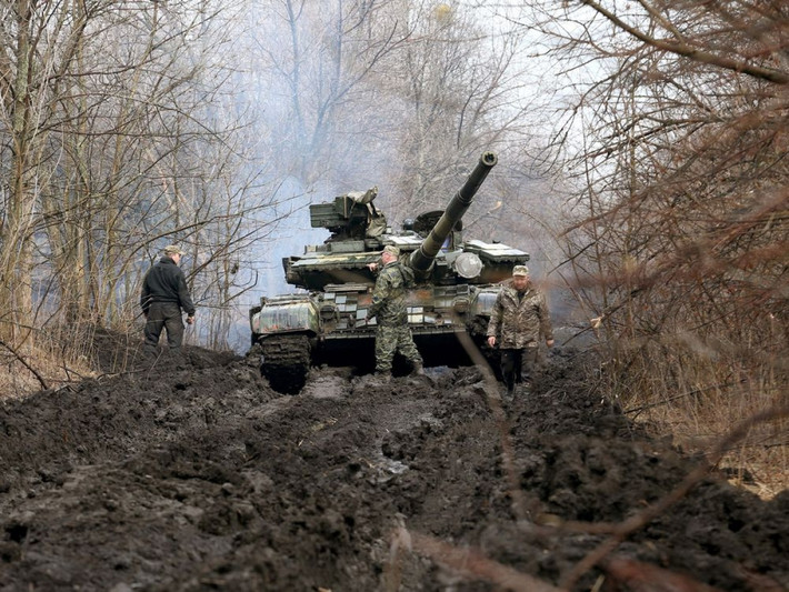 Trước đó phía tình báo dân quân đã phát hiện 29 xe tăng của Quân đội Ukraine tại khu vực Gorlovka và các khu vực xung quanh khu dân cư này; và lực lượng dân quân DPR đã quyết định dùng pháo phản lực phóng loạt BM-21 Grad, để tiến hành tập kích.