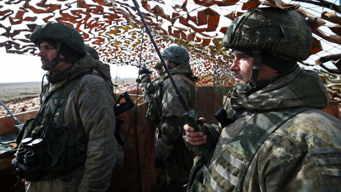 Hiện các cuộc tấn công đơn lẻ của quân đội Ukraine vào Donbass, có khả năng chủ yếu thăm dò điểm yếu trong việc phòng thủ của DPR và LPR và gây tình trạng căng thẳng cho hai nước cộng hòa này; còn theo dự báo, Quân đội Ukraine có thể chưa sẵn sàng mở cuộc tiến công tổng lực vào Miền Đông nước này.