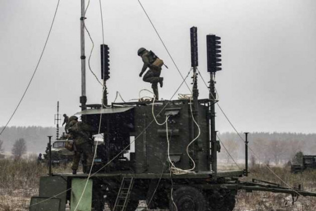 Trong một diễn biến liên quan, Quân đội Ukraine bắt đầu triển khai hệ thống tác chiến điện tử Bukovel, nhằm gây nhiễu máy bay không người lái của DPR và lực lượng quan sát của Tổ chức An ninh và hợp tác châu Âu (OSCE) ở Donbass.
