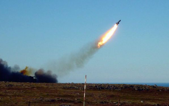 Khoảng cách 600 km, ngăn cách biên giới phía tây của Belarus với biên giới phía tây của Nga, thì một tên lửa hạt nhân sẽ vượt qua chỉ trong một phút rưỡi, điều mà trong một cuộc xung đột toàn diện giữa Nga và NATO không có tác dụng gì”; hết lời dẫn.