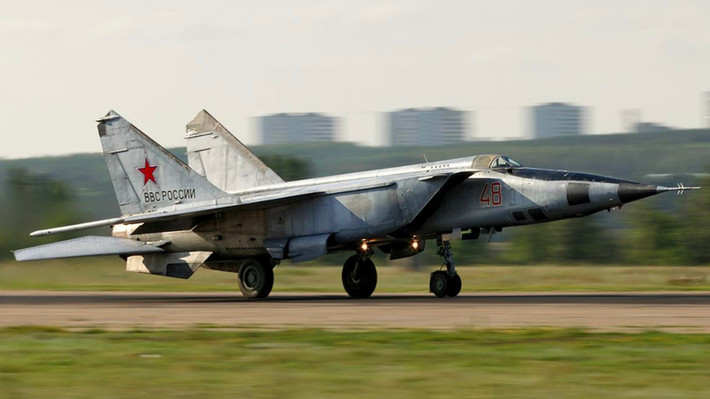 Với tốc độ bay nhanh và trần bay cao, cho phép những chiếc MiG-25 thách thức nghiêm trọng các đối thủ của họ trên khắp thế giới, từ những chiếc F-14 Tomcat nổi danh của Iran, đến F-16 của Pakistan hay Maroc.