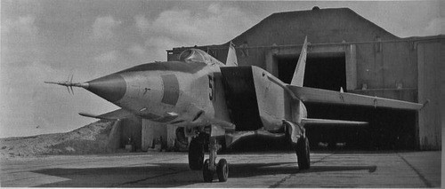 Những chuyến bay của MiG-25 đã cung cấp nhiều thông tin tình báo có giá trị cho các đồng minh Ả Rập của Liên Xô khi đó và nó đóng vai trò quan trọng trong cả cuộc chiến tranh Yom Kippur giữa khối Arab và Israel vào tháng 10/1973; khi đóng vai trò là vũ khí “răn đe”.