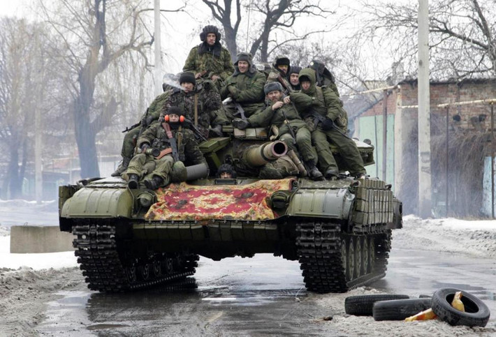 “Số lượng hơn 130 xe tăng Quân đội Ukraine là một lực lượng cần được tính đến. Lực lượng dân quân không thể tập trung lực lượng đáng kể như vậy vào một hướng; tuy nhiên, DPR có đủ hỏa lực pháo binh để gây cho Quân đội Ukraine những tổn thất rất lớn”, chuyên gia phân tích.