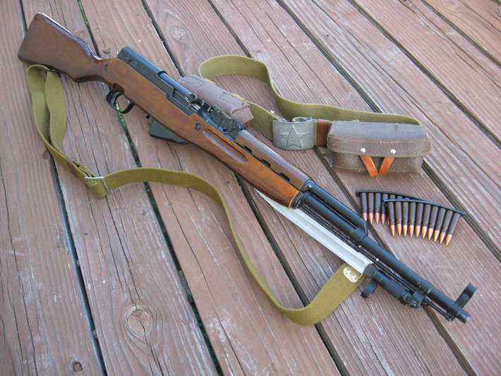 Tuy nhiên, theo ông Kozulin, súng trường CKC vượt trội hơn tiểu liên AK-47 trong các cuộc thử nghiệm quân sự vào cuối những năm 1940. Và đây là một số lý do tại sao.