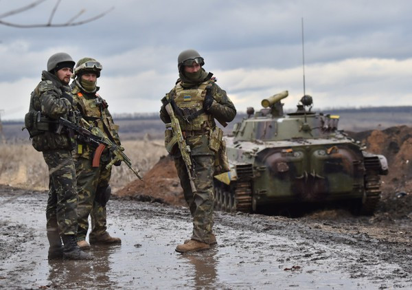 Nhưng theo những thông tin của Nhóm giám sát OSCE, Quân đội Ukraine tại đây đã tiến hành áp sát khu vực Novaya Marievka; chỉ cách khu vực này khoảng 800 mét. Điều này gây ra một mối đe dọa khá nghiêm trọng đối với các đơn vị DPR.