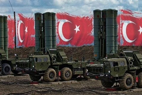 Giới quân sự cho rằng, hệ thống phòng không S-400 của Nga có khả năng đánh chặn máy bay tàng hình và đối phó với chúng thành công hơn bất kỳ hệ thống phòng không nào trên thế giới.