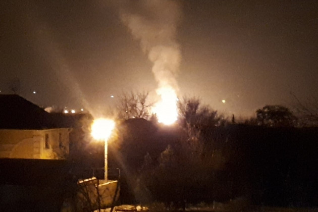 Mặc dù chưa có thông tin về thiệt hại do các cuộc pháo kích vừa qua của Quân đội Ukraine vào khu vực Lugansk, nhưng có thể nhìn thấy một đoạn đường ống dẫn khí đốt đã bị phá hủy. Kết quả là dẫn đến một vụ hỏa hoạn lớn, nhưng chưa được dập tắt.